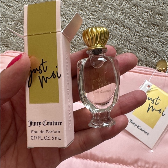 Juicy Couture Just Moi travel Perfume Light Pink Quilted Pouch - Picture 2 of 6